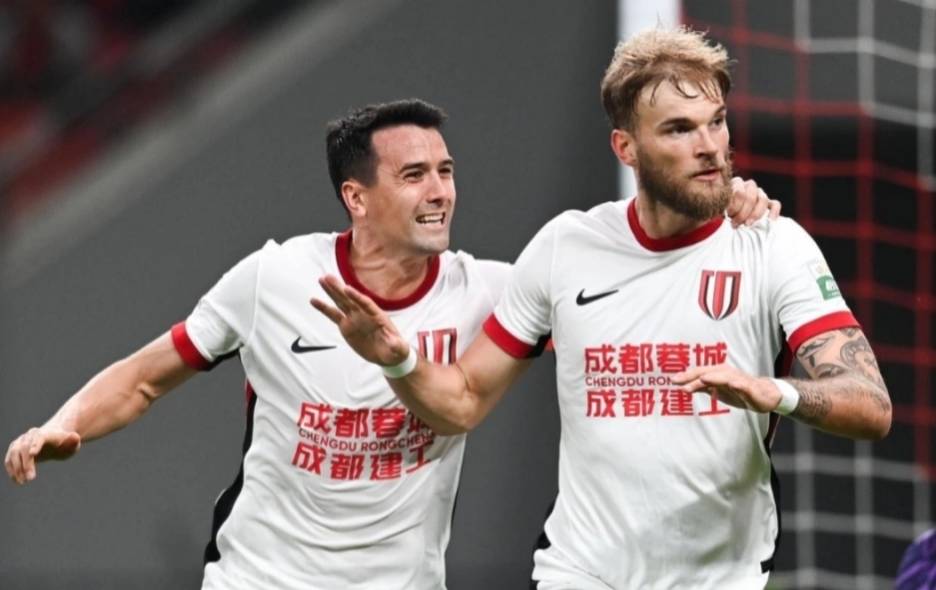 LOL官网-转会期突围战来临，成都蓉城围绕欧超杯更衣室发声，目标明确，年轻球员得到机会的简单介绍